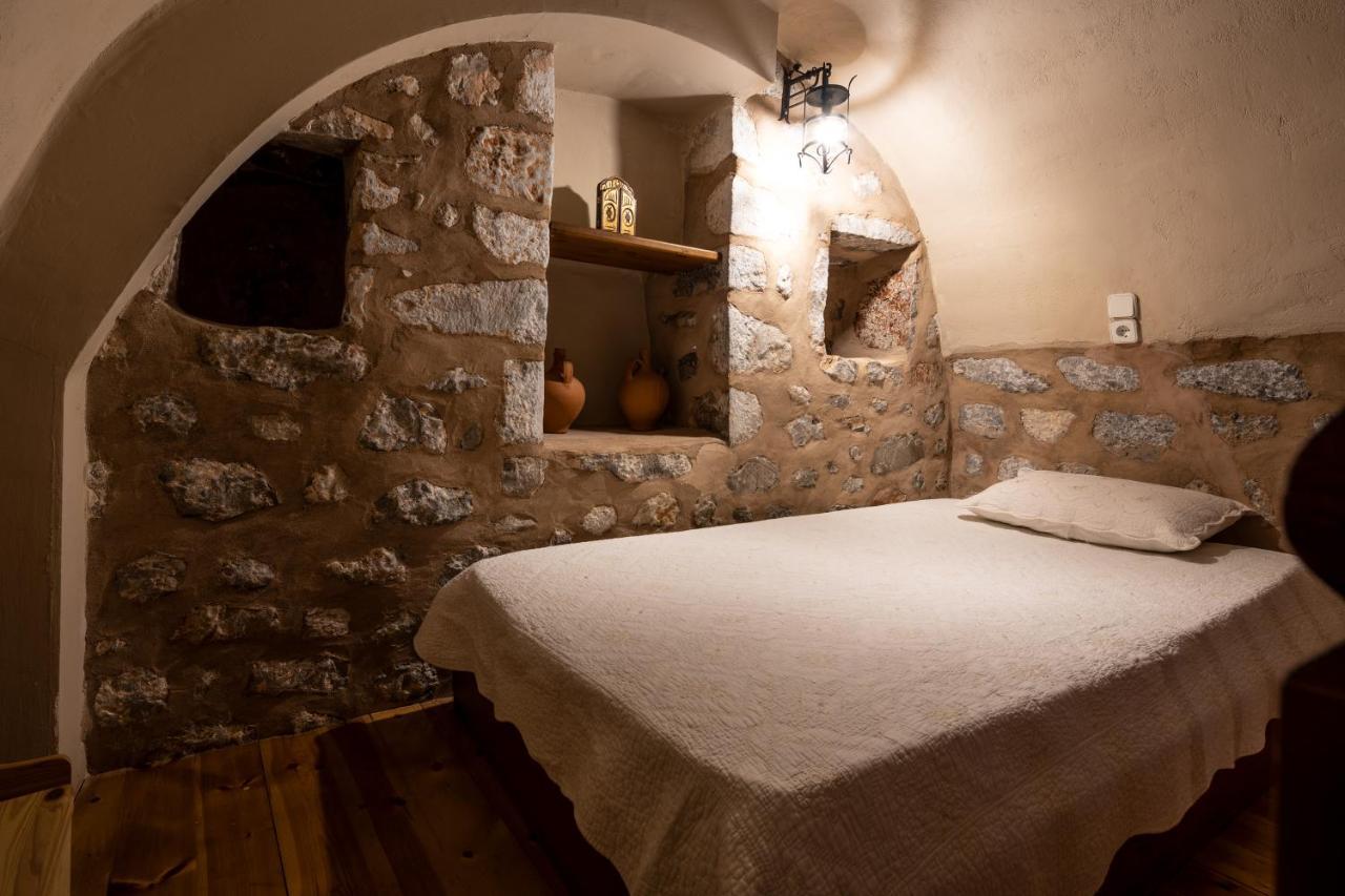 Aparthotel Arapakis Historic Castle Pírgos Dhiroú Exterior foto