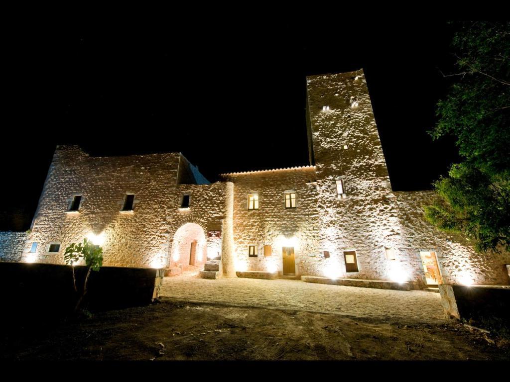 Aparthotel Arapakis Historic Castle Pírgos Dhiroú Exterior foto