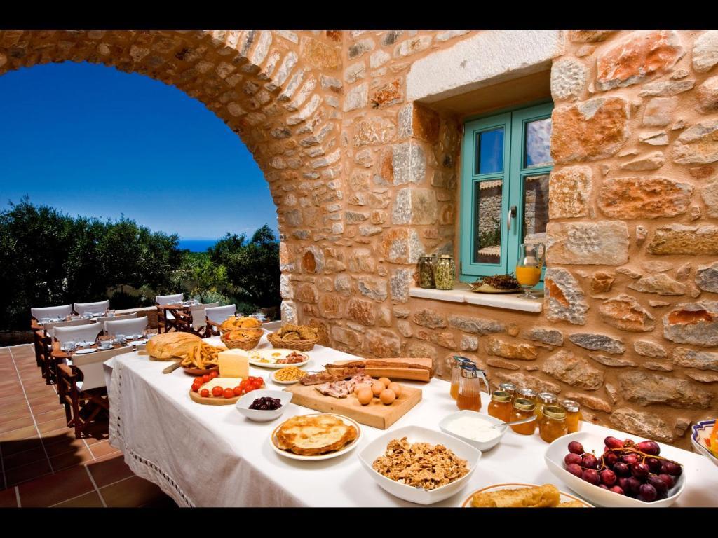 Aparthotel Arapakis Historic Castle Pírgos Dhiroú Exterior foto