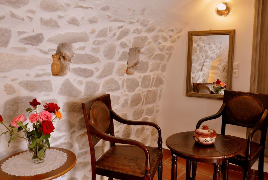 Aparthotel Arapakis Historic Castle Pírgos Dhiroú Exterior foto