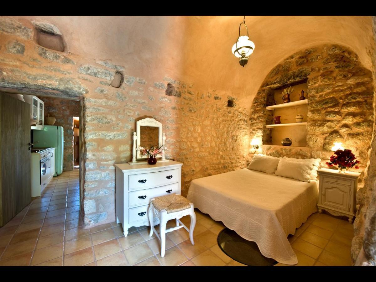 Aparthotel Arapakis Historic Castle Pírgos Dhiroú Zimmer foto