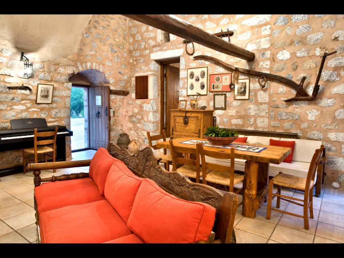 Aparthotel Arapakis Historic Castle Pírgos Dhiroú Zimmer foto